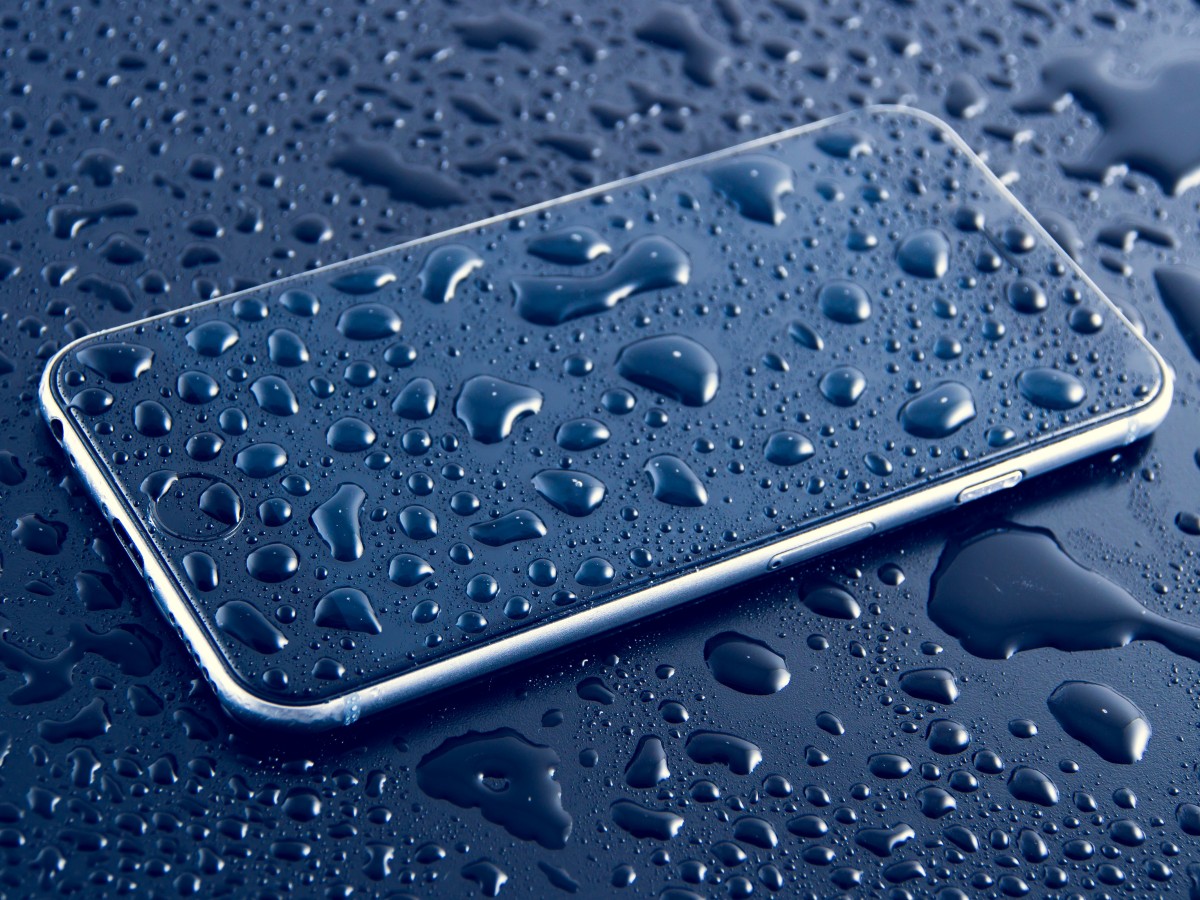 How to dry a wet mobile phone? A soil science’s perspective